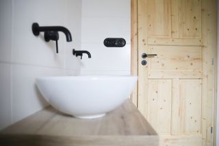 Drobné detaily tvoří krásu celku ... #porcelainswitch #homedecor #homedesign #bydlenisnu #bydleni #bydleninavesnici...