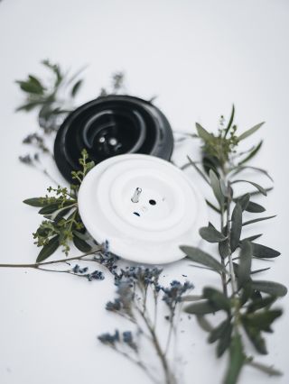 ✨ Novinky na e-shopu! Přicházejí nové modely keramických zásuvek – nové strojky, nový design. Co zůstává? Čistá elegance a...