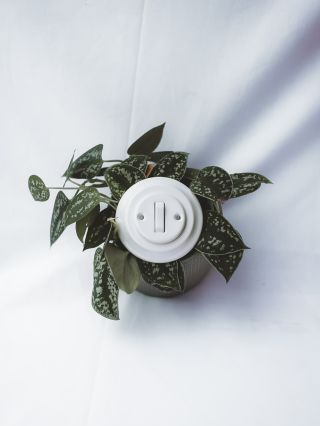 💡 Nové strojky u našich vypínačů! Už jste si všimli, že naše vypínače dostaly upgrade? 🚀 Klasické šroubkové strojky jsme...